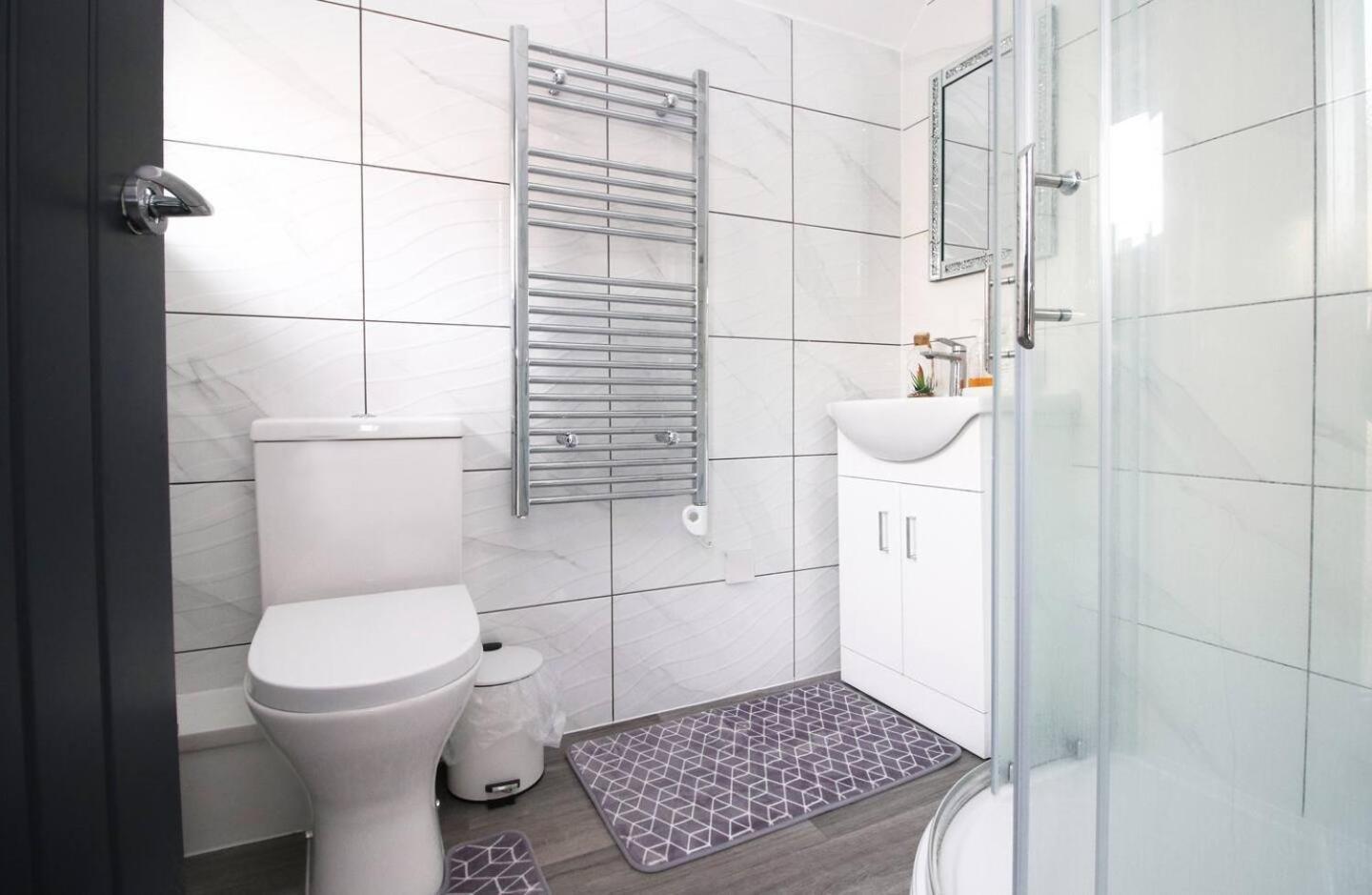 Modern Guesthouse, Fast Wi-Fi, Street Free Parking, Central, Fully Equipped Cardiff Exterior photo