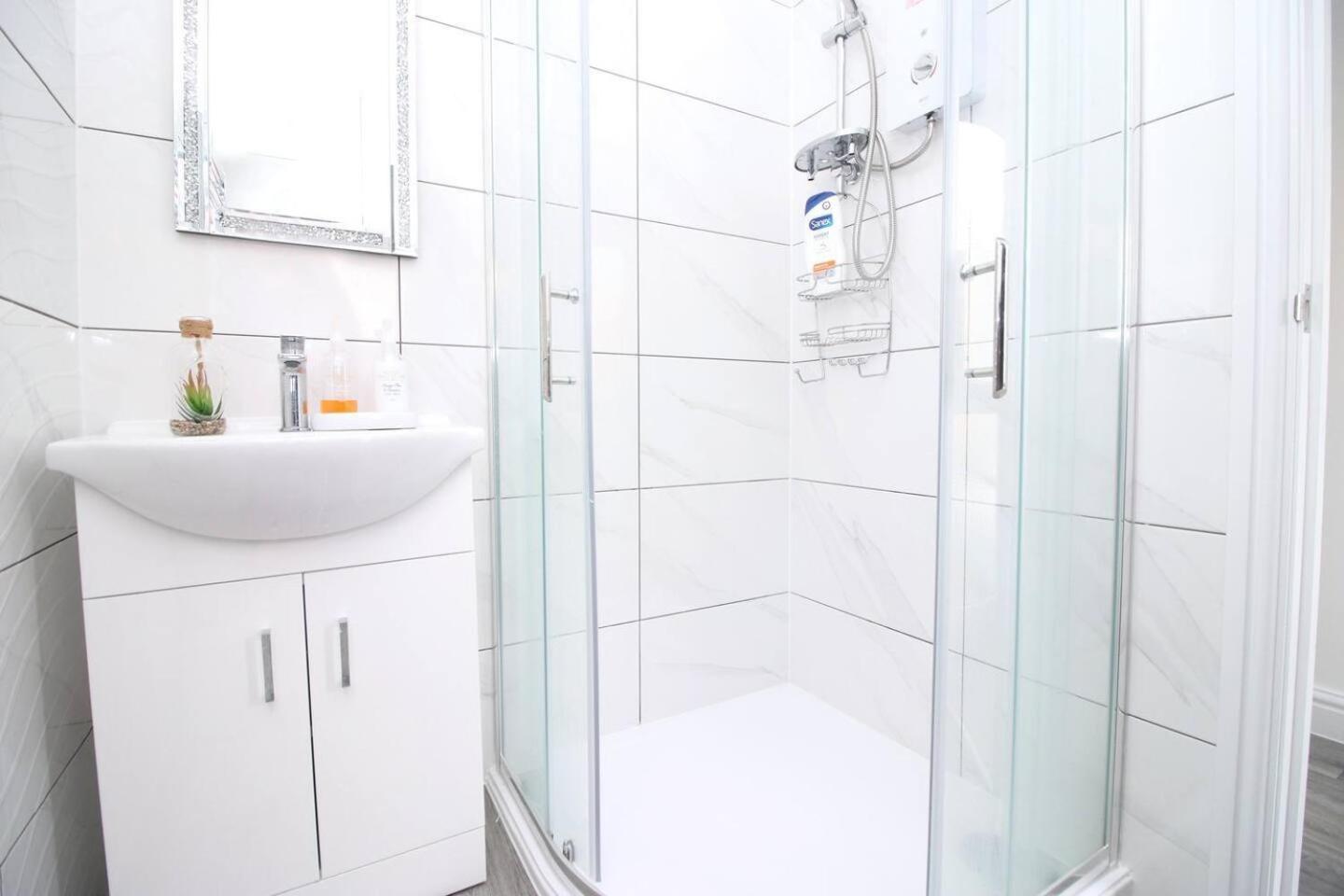 Cardiff Private Double Room With Shared Bathroom Wi-Fi And Free On-Street Parking Exterior photo