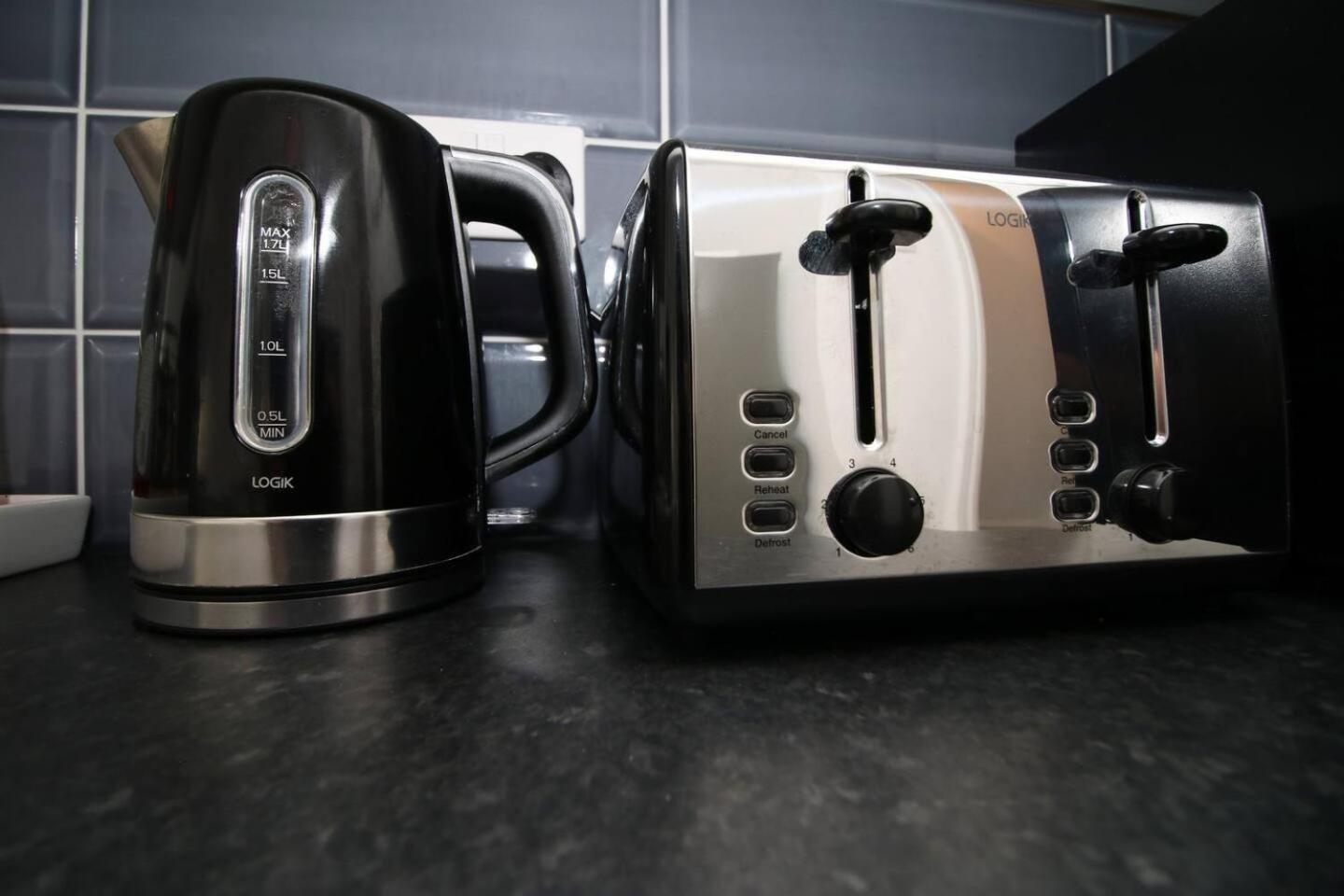 Modern Guesthouse, Fast Wi-Fi, Street Free Parking, Central, Fully Equipped Cardiff Exterior photo