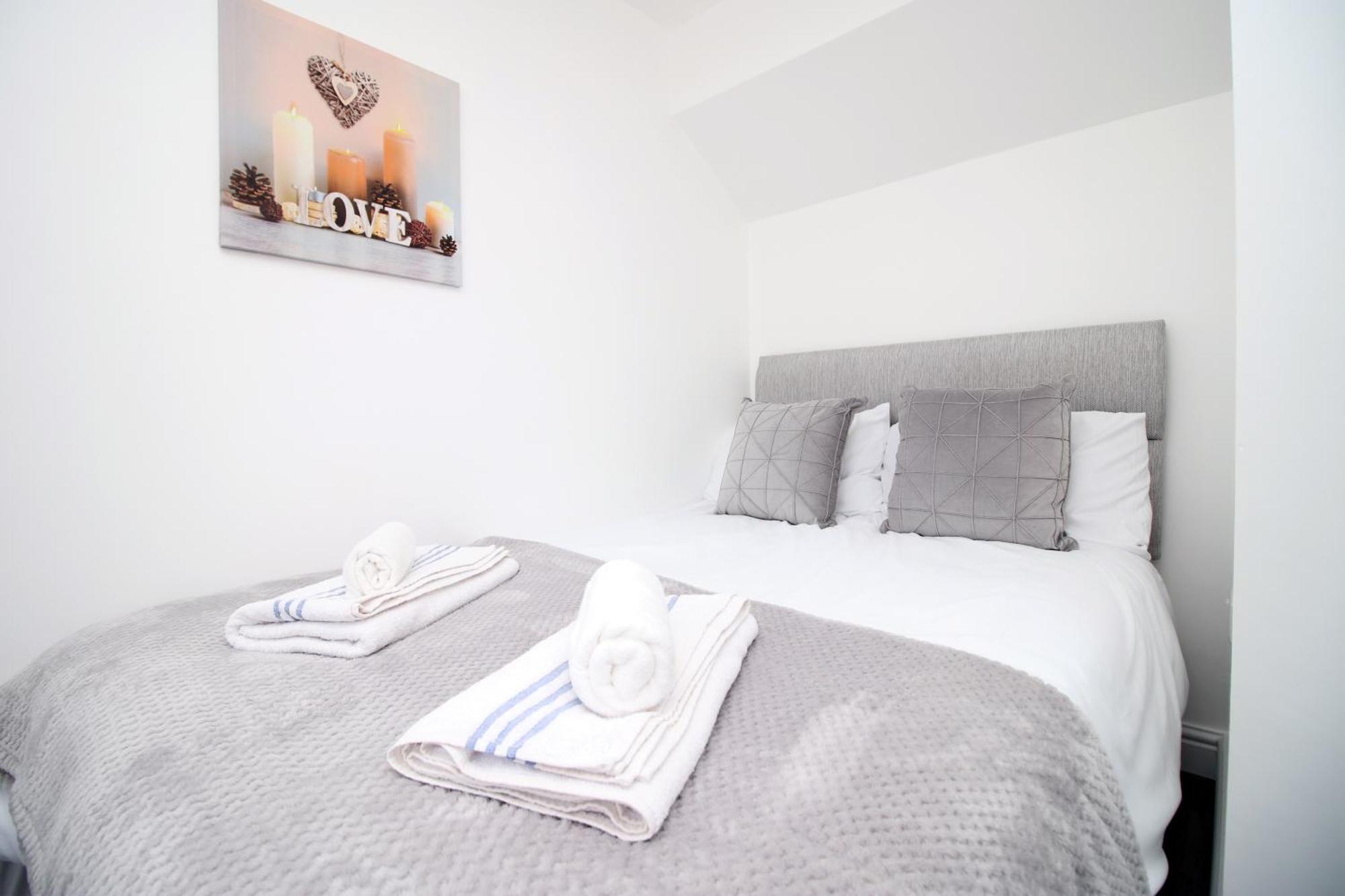 Modern Guesthouse, Fast Wi-Fi, Street Free Parking, Central, Fully Equipped Cardiff Exterior photo