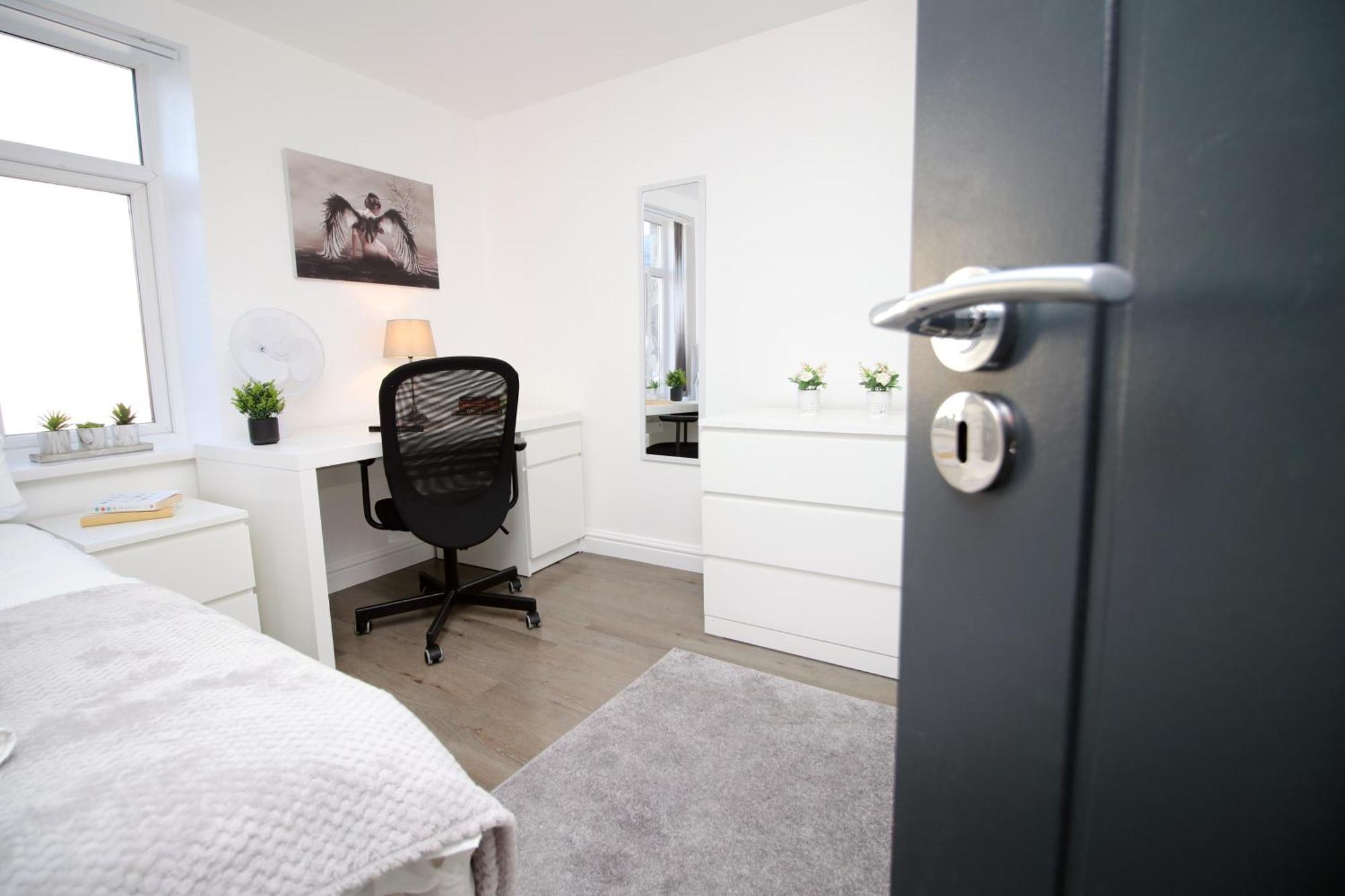 Cardiff Private Double Room With Shared Bathroom Wi-Fi And Free On-Street Parking Exterior photo