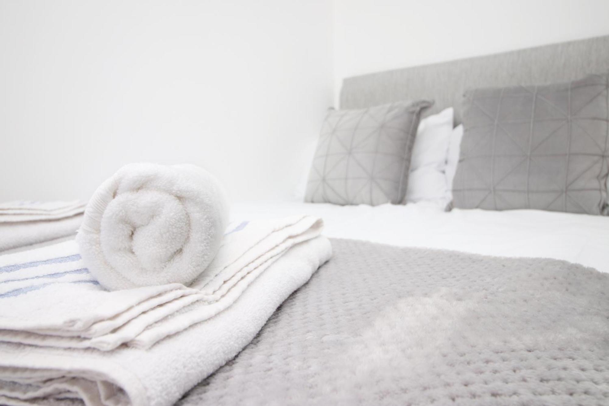 Modern Guesthouse, Fast Wi-Fi, Street Free Parking, Central, Fully Equipped Cardiff Exterior photo
