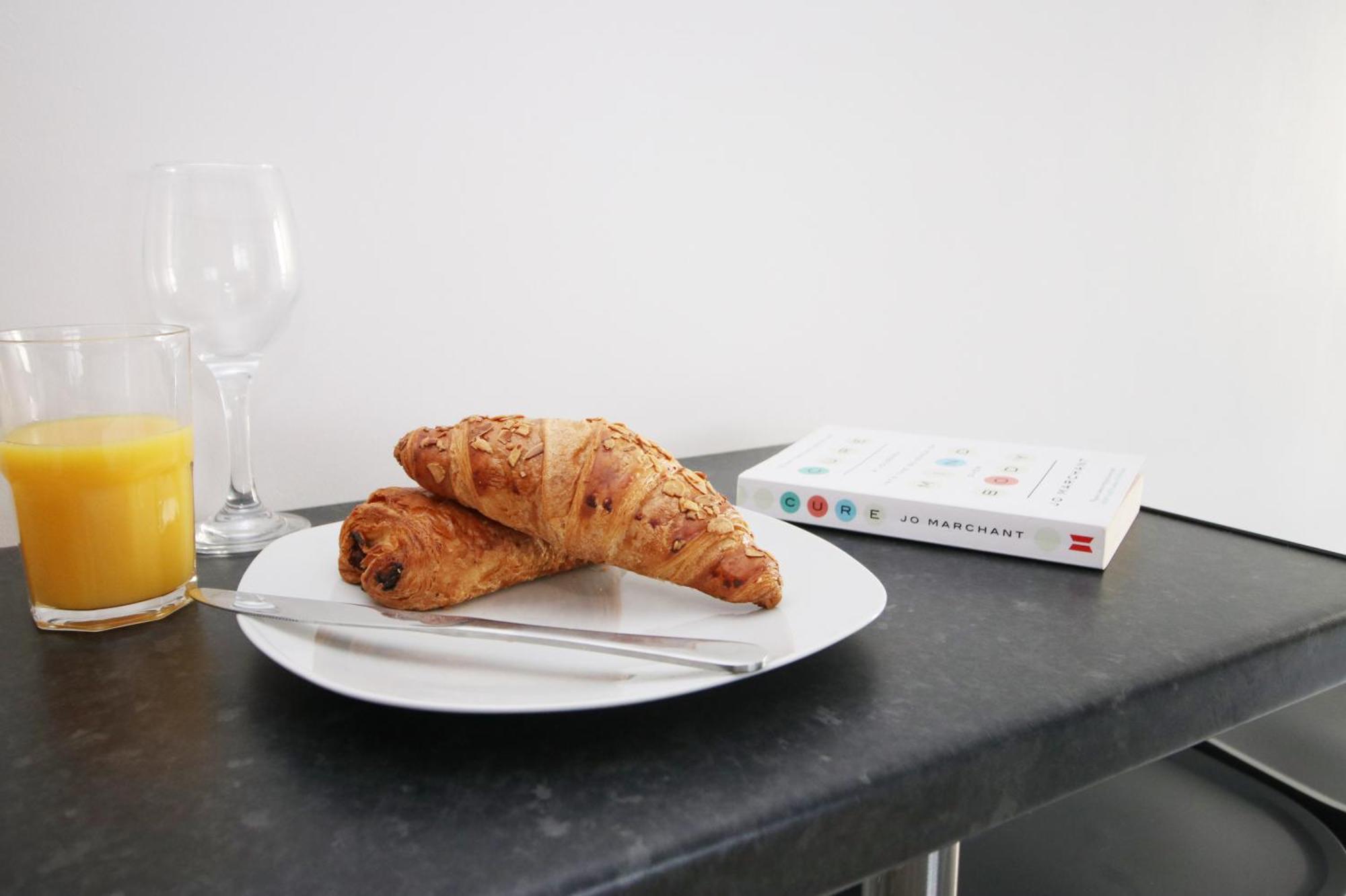 Modern Guesthouse, Fast Wi-Fi, Street Free Parking, Central, Fully Equipped Cardiff Exterior photo