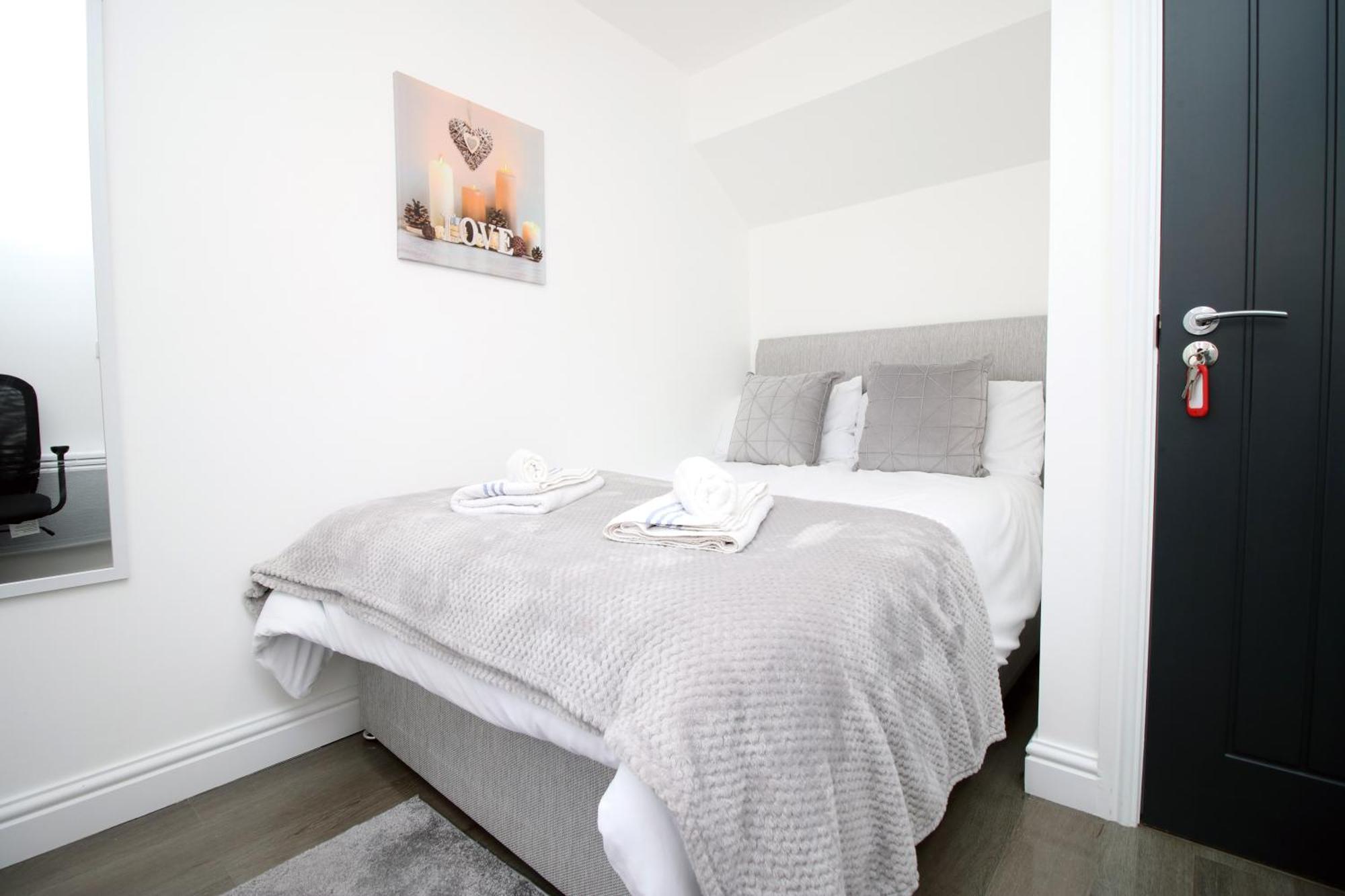 Modern Guesthouse, Fast Wi-Fi, Street Free Parking, Central, Fully Equipped Cardiff Exterior photo